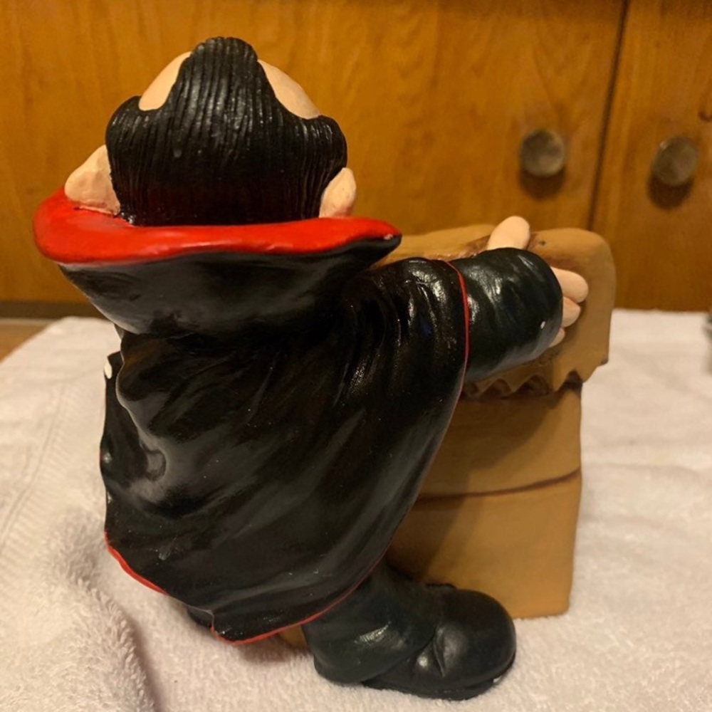 Cute Vampire candy box - Picture 2 of 4